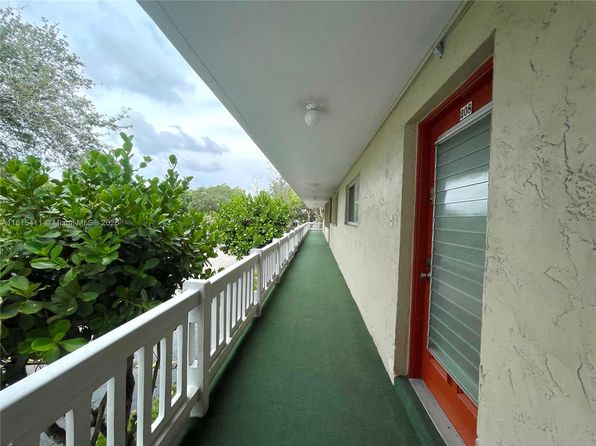 3571 Inverrary Dr APT 208