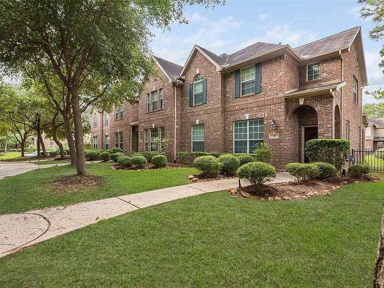 31 Umbria Ln — Photo 1