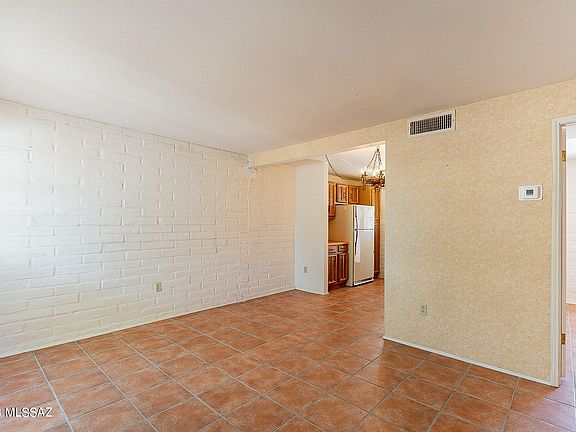 5th image of 484 S La Canada Dr #A