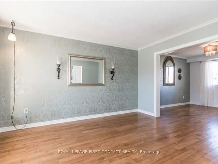 61 Herrell Ave — Photo 4