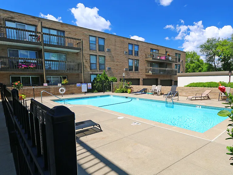 Lexington Hills Apartments — Photo 10