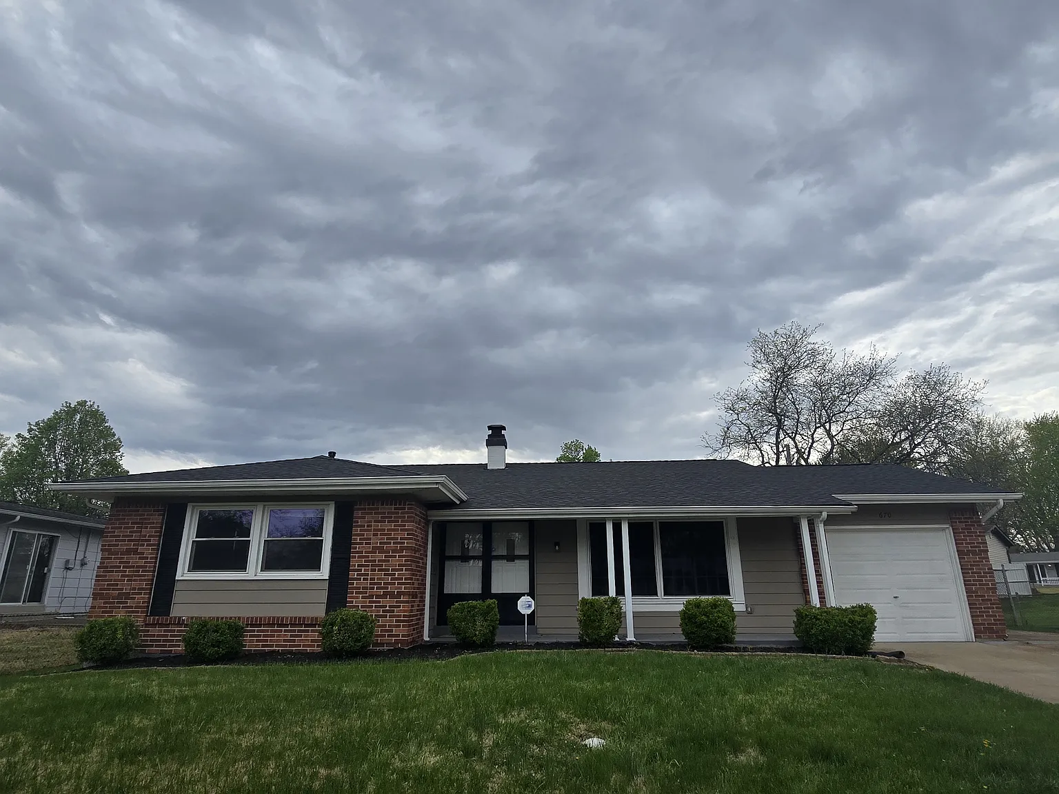 670 Charvel Dr photo 1