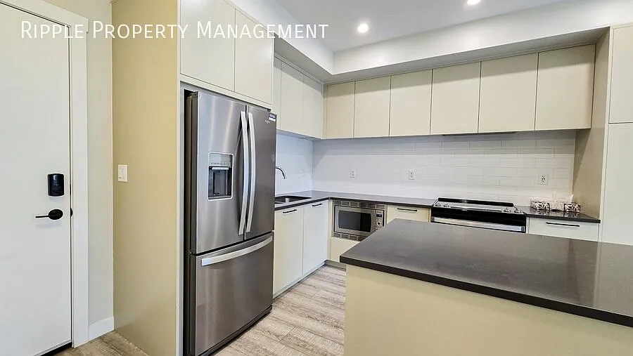 Modern 2 Beds, 2 Baths Apartment/Condo | No Pets Allowed — Photo 3