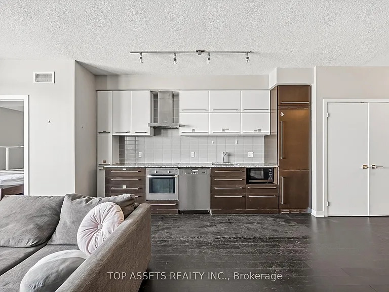 770 Bay St #2112 — Photo 6