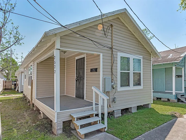 2217 Stevens St — Photo 2