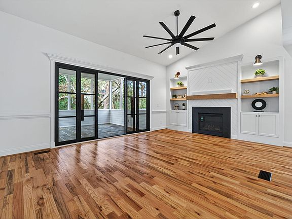 3rd image of 104 Fair Spring Ct