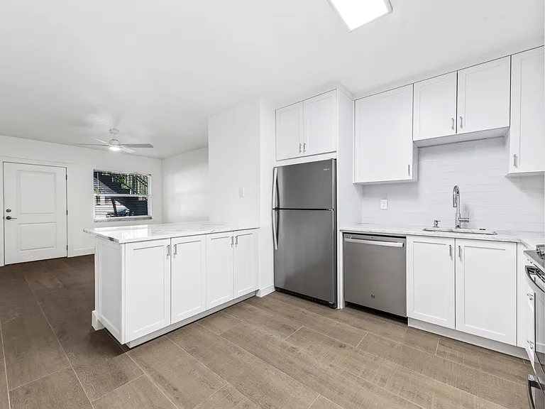 530 S Federal Hwy #9 — Photo 8
