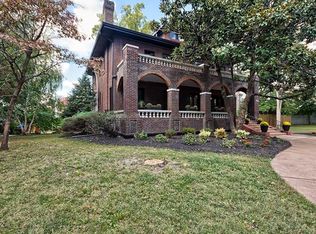 407 Polo Dr, Saint Louis, MO 63105