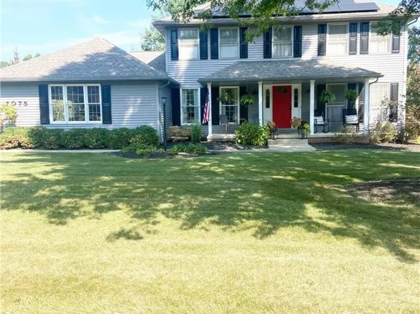 6075 Sandy Ridge Cir NW, North Canton, OH 44720