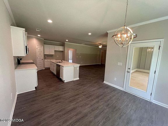 4th image of 102 Davids Place Dr