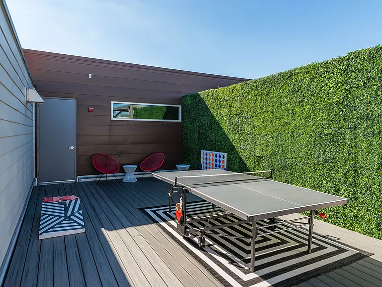 7East — Photo 18