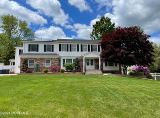 1 Longstreet Rd, Manalapan, NJ 07726