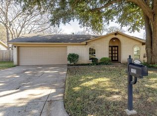1920 Cimarron Trl, Hurst, TX 76054