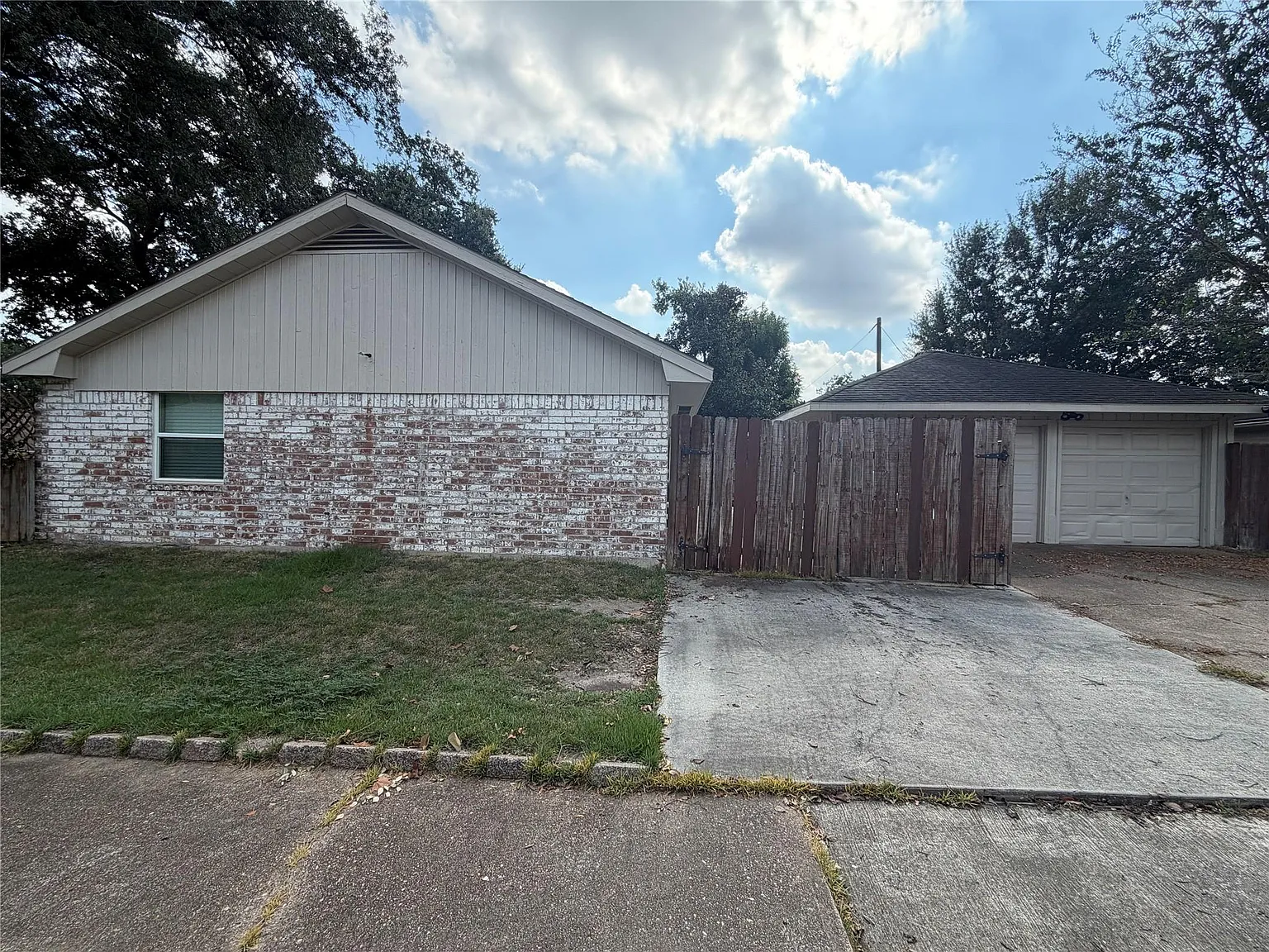 3 bed, 1860 sqft, $2,200 — Photo 3