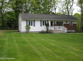 33 Parkview Ct, Troy, NY 12180