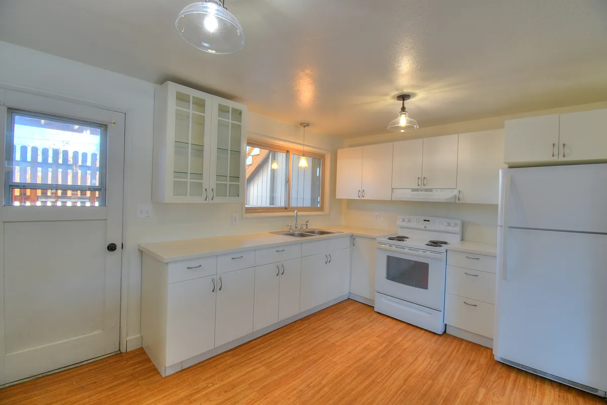 Building Photo - 929 I St #1
