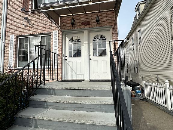 3rd image of 511 Delafield Ave Floor 2