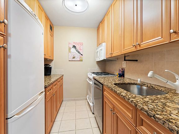 3rd image of 180 W End Ave APT 6E