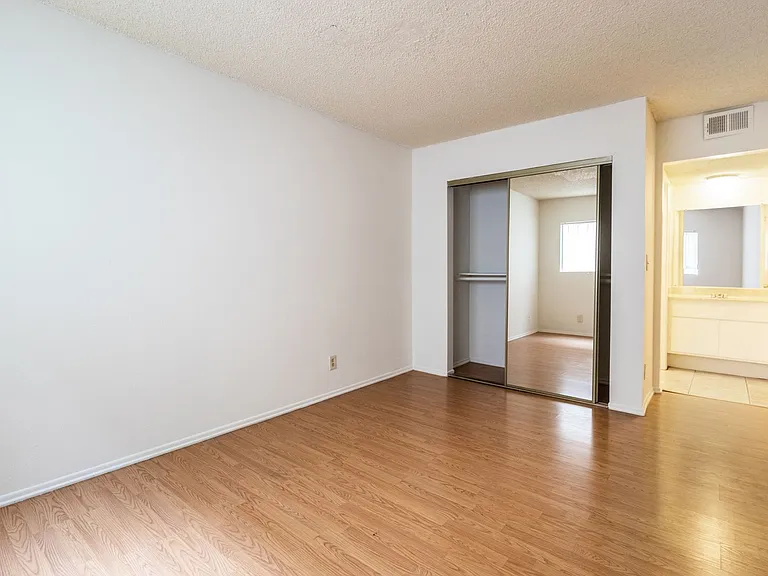 10845 Camarillo St — Photo 42