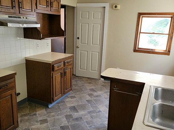 2nd image of 407 Willett St