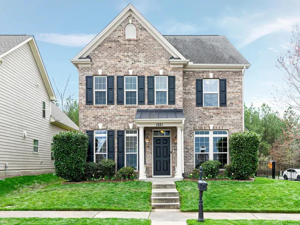 1221 Somers Dr, Morrisville, NC 27560