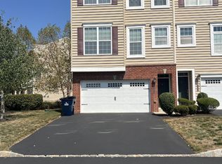 1 Fieldstone Ct, Telford, PA 18969