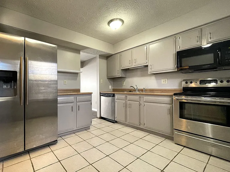 2413 Edmonton Rd — Photo 5