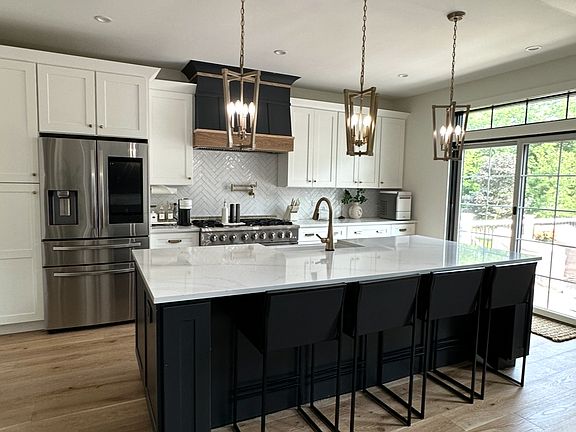 2nd image of 130 Mares Hill Road