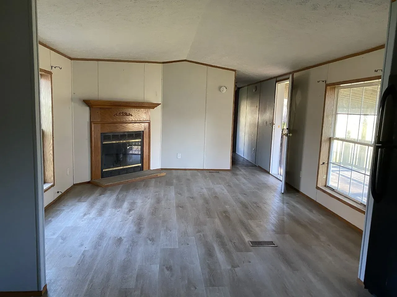 2 bed, 1.5 bath, 924 sqft, $1,300 — Photo 1