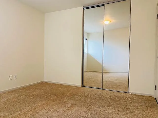 Room1 with big mirror closet.
