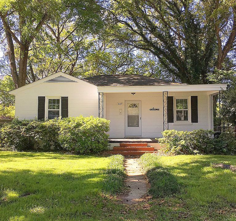 Bungalow / Inviting exterior