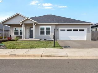 881 Medina Ave, Sutherlin, OR 97479