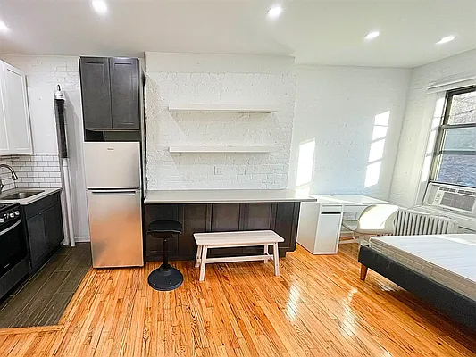 Rented by Bond New York | media 13