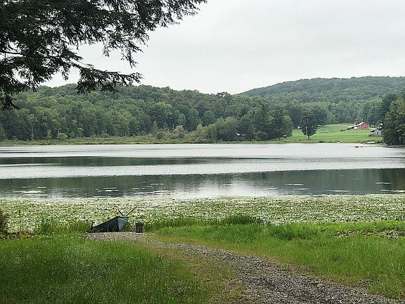 5th image of 165 Lakeside Dr