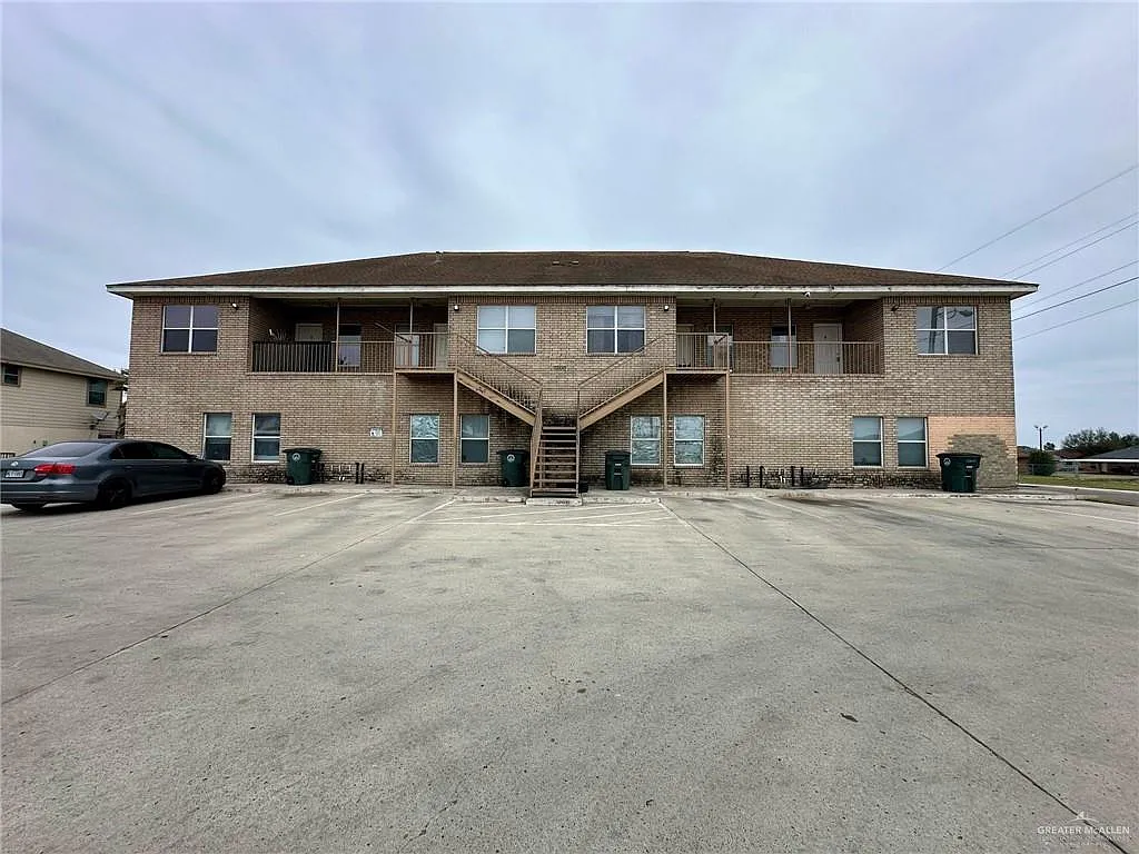 2 bed, 1.0 bath, 930 sqft, $700 — Photo 1