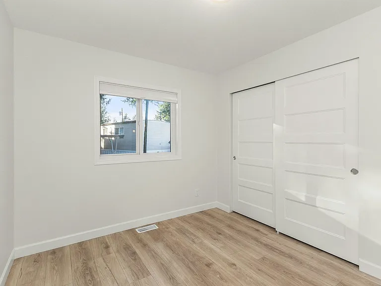 24330 Fraser Hwy — Photo 18