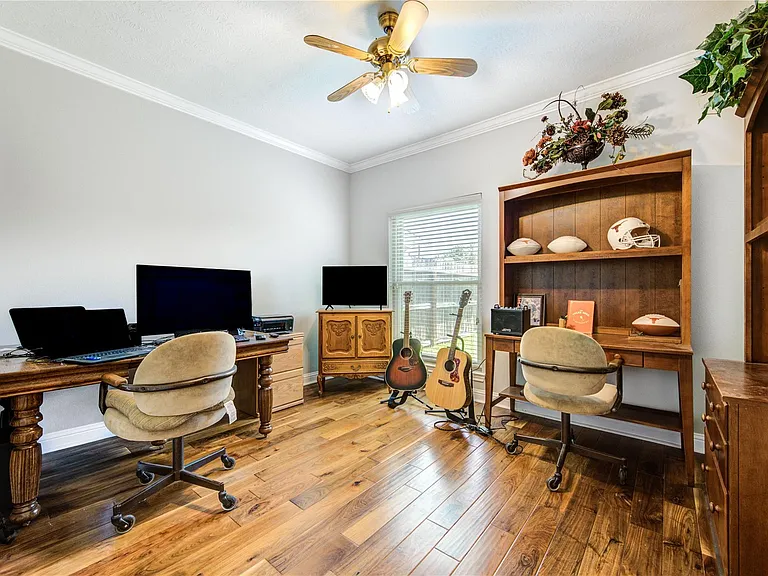 1811 Emerald Green Dr — Photo 24