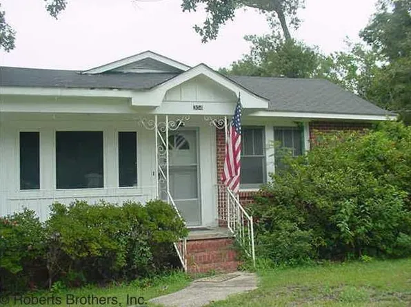 304 Pelham St, Chickasaw, AL 36611