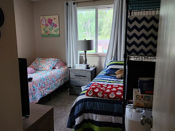 A nice kid's bedroom.