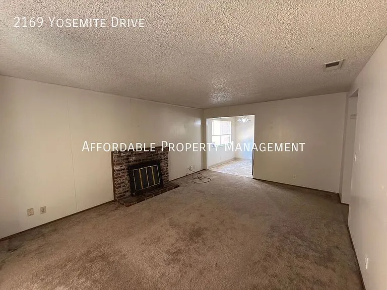 2169 Yosemite Dr — Photo 4