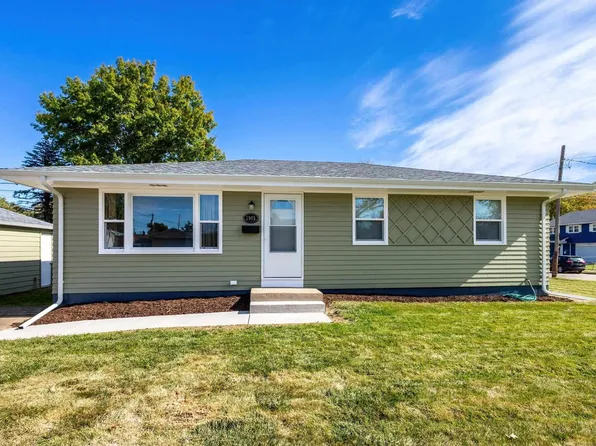 2905 N Pine St, Davenport, IA 52804