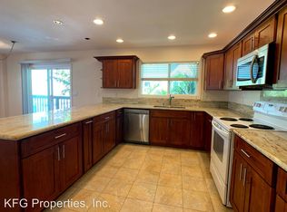 68-85 Au St APT A, Waialua, HI 96791