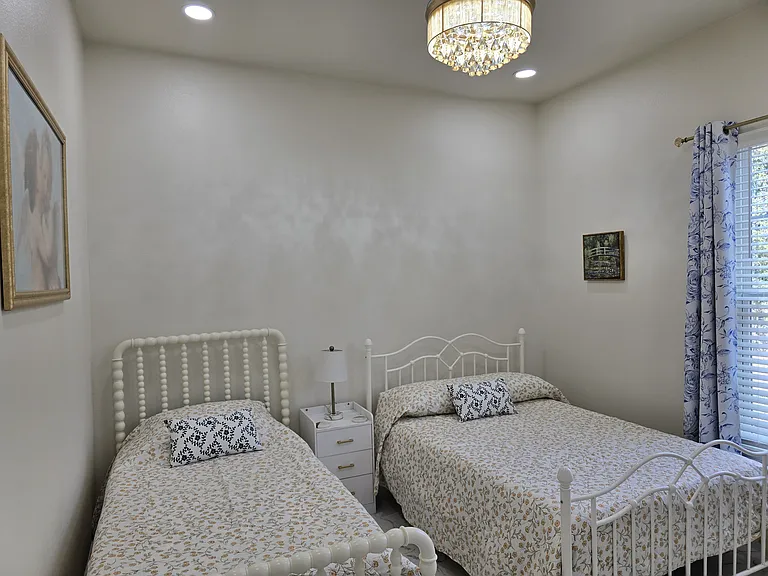 401 E Chestnut St — Photo 12