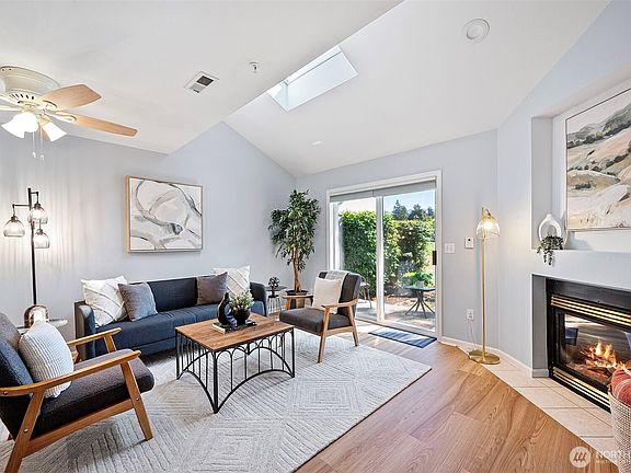 4th image of 321 SE Orchard Drive #15