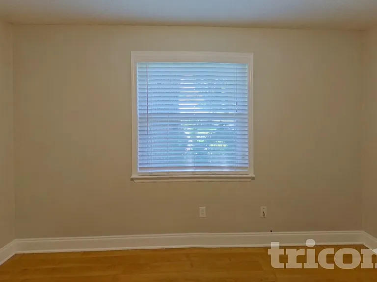 554 Peregrine Ct — Photo 10