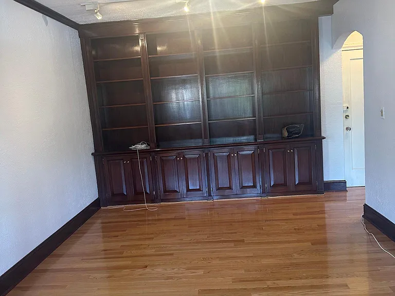LR with wall of bookcases