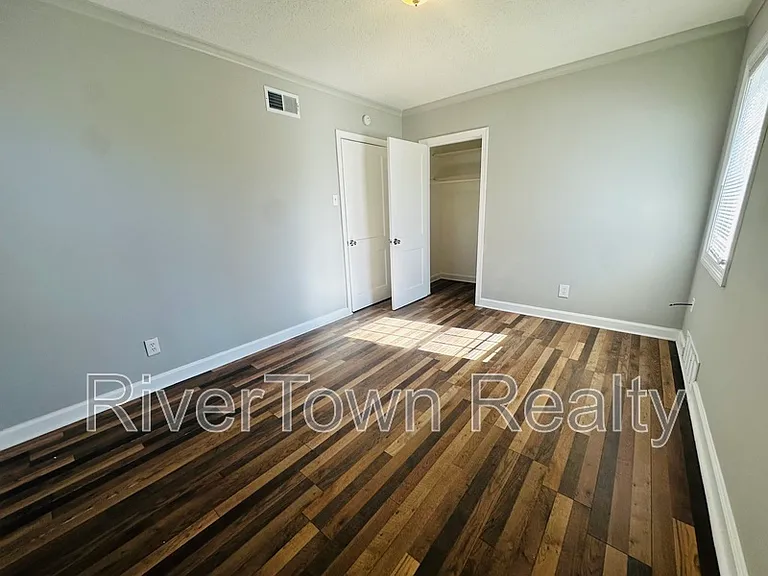 3235 Southern Ave — Photo 6