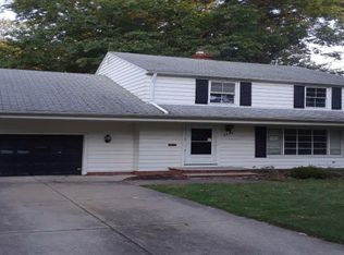 1310 Croyden Rd, Lyndhurst, OH 44124