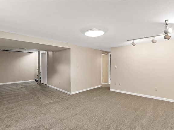 4th image of 2581 Monica Dr