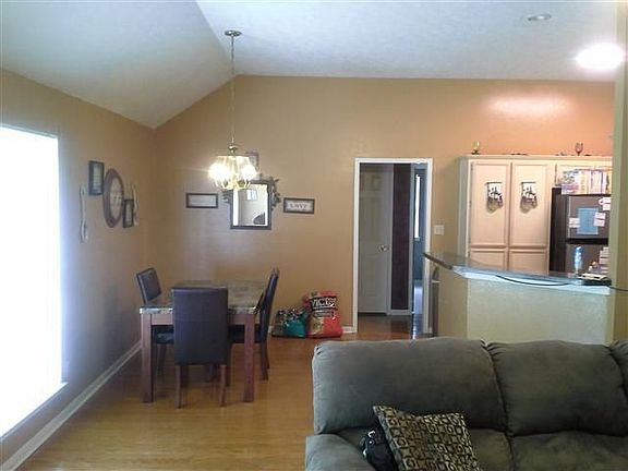 5th image of 7820 Buttercup Ln